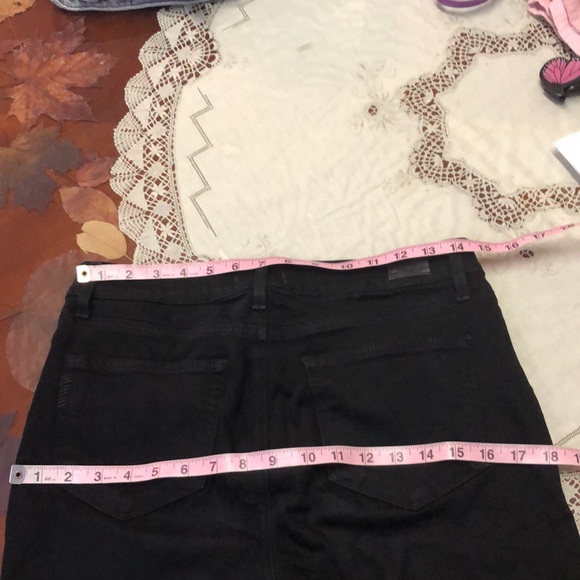 SOLD Paige Verdugo jeans - Picture 4 of 9